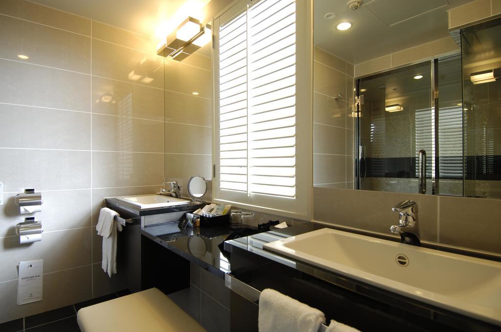 Club Junior Suite Twin Room Club Lounge Access Club Lounge Non-Smoking,1296812059:JPEG